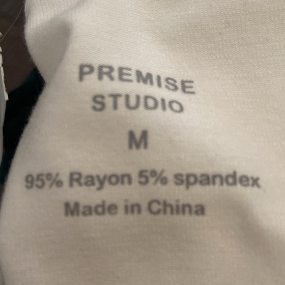 Women’s top tag on - Picture 3 of 3